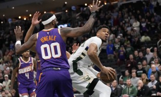 布克26分字母哥22分 太阳击败雄鹿3连胜