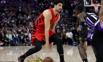 杨翰森2分1助 阿夫迪亚30+8+8开拓者胜国王