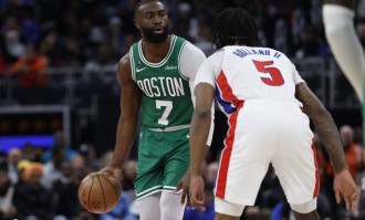 布朗失绝杀坎宁安16+14 活塞击败绿军3连胜